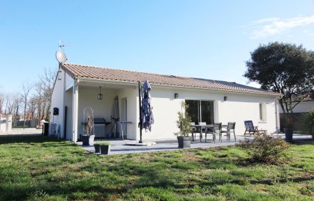 G&icirc;te n&deg;G1269 Hourtin - Gironde - Fa&ccedil;ade c&ocirc;t&eacute; Terrasse