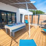 La premi&egrave;re terrasse expos&eacute;e au soleil levant.