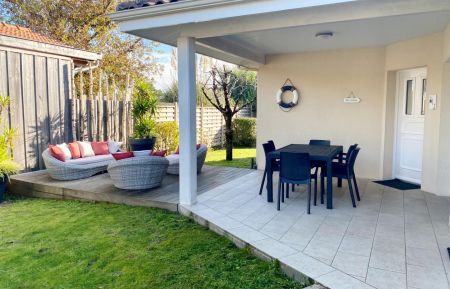G&icirc;te n&deg;G2238 Ar&egrave;s - Gironde - Espace ext&eacute;rieur privatif entr&eacute;e du G&icirc;te