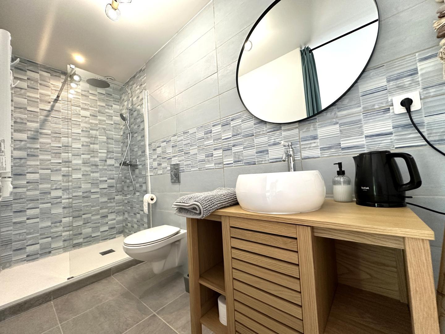 salle d'eau, chambre les lacs photo 8