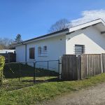 Arri&egrave;re de la maison, exposition sud ouest, jardinet, parking v&eacute;hicule
