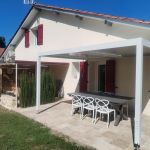 Patio, pergola et Jacuzzi &agrave; droite vous attendent!