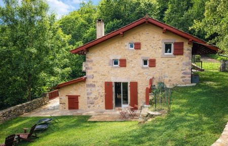 La maison vue du jardin Gîte n°G133020 Saint-Étienne-de-Baïgorry - Pyrénées-Atlantiques - La maison vue du jardin