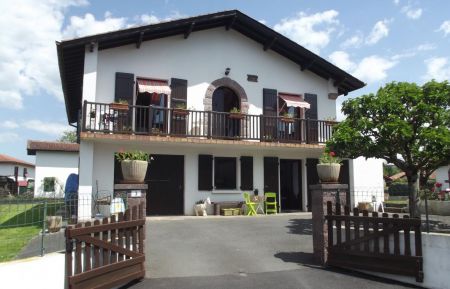 G&icirc;te n&deg;G231018 Uhart-Cize - Pyr&eacute;n&eacute;es-Atlantiques - photo