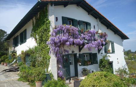 G&icirc;te n&deg;G251064 Urrugne - Pyr&eacute;n&eacute;es-Atlantiques - La maison PEROCH-BAITA &agrave; URRUGNE