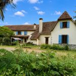 votre g&icirc;te est &agrave; droite, mitoyen &agrave; la maison d'h&ocirc;tes