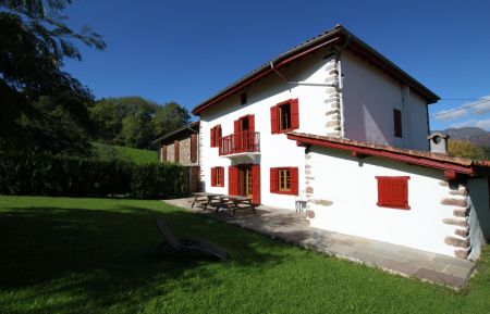 G&icirc;te n&deg;G233024 Saint-&Eacute;tienne-de-Ba&iuml;gorry - Pyr&eacute;n&eacute;es-Atlantiques - Fa&ccedil;ade cot&eacute; jardin