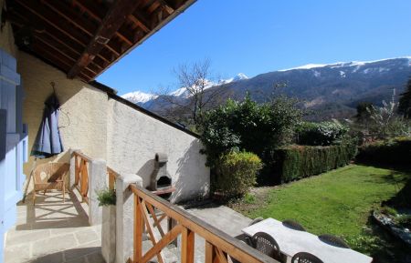 G&icirc;te n&deg;G112024 Laruns - Pyr&eacute;n&eacute;es-Atlantiques - Vue du jardin (arri&egrave;re de la maison)