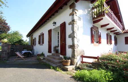 G&icirc;te n&deg;G233026 Saint-&Eacute;tienne-de-Ba&iuml;gorry - Pyr&eacute;n&eacute;es-Atlantiques - Entr&eacute;e du g&icirc;te