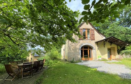 G&icirc;te n&deg;G213030 Ance F&eacute;as - Pyr&eacute;n&eacute;es-Atlantiques - le gite avec sa terrasse bois et son salon de jardin